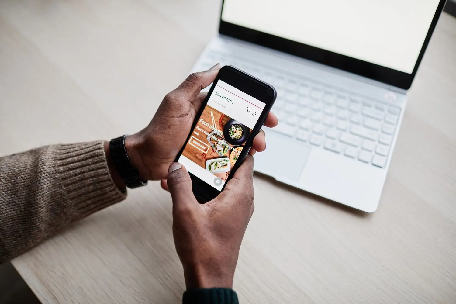 Mobile-first w projektowaniu newsletterów - optymalizacja i testowanie