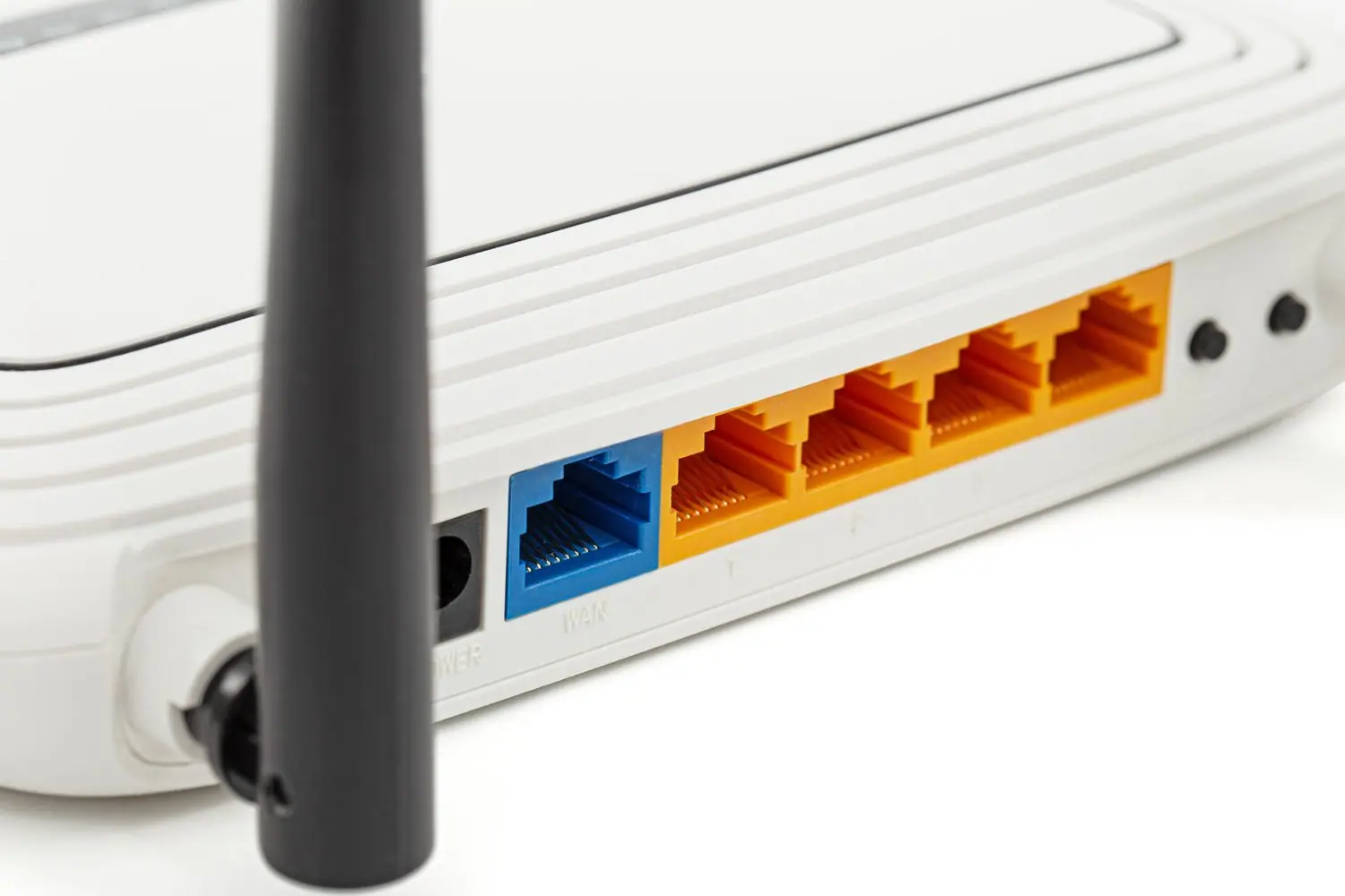 Jak zabezpieczyć router domowy przed włamaniem?