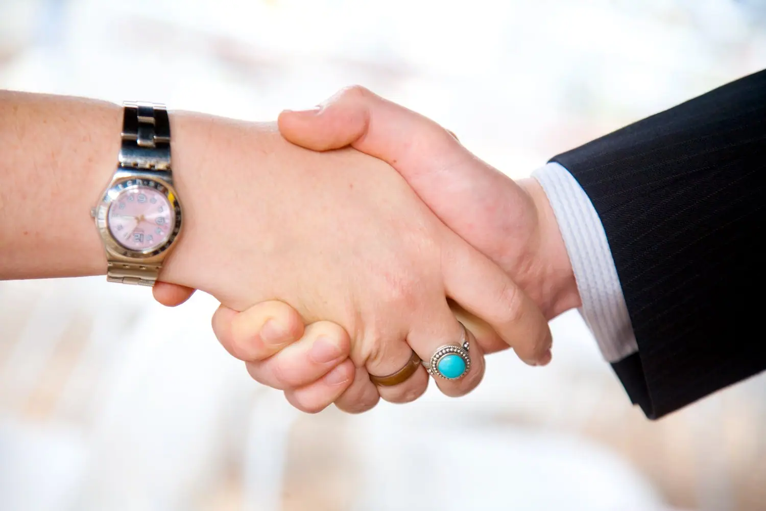 Jak ocenić wiarygodność potencjalnego partnera biznesowego online?