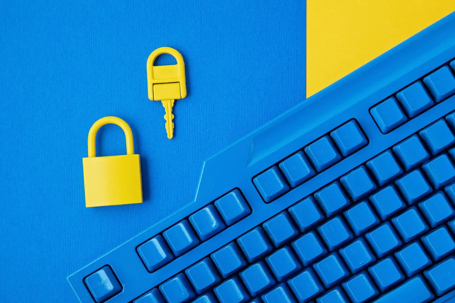 Jakie informacje nigdy nie powinny być przekazywane przez e-mail?