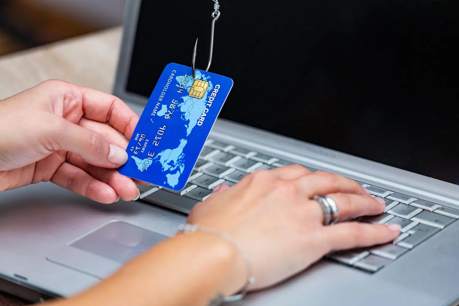 Jak bezpiecznie przyjmować płatności online w małej firmie?